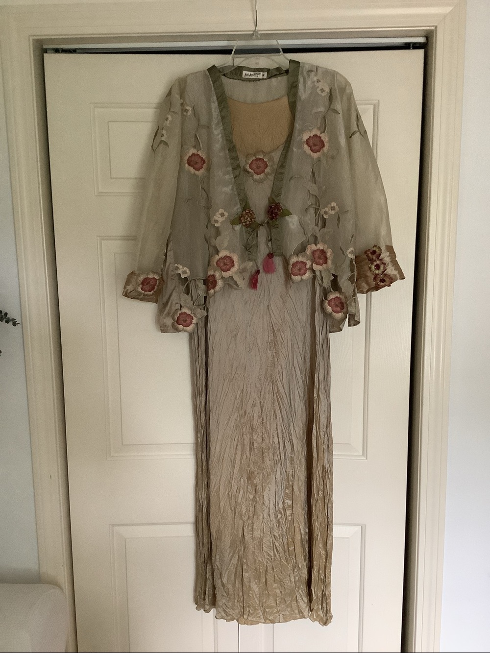 Lee Andersen vintage  crinkle - silk Embroidered Floral Dress